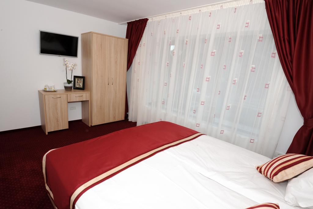 Casa Tad Hotell Buşteni Eksteriør bilde