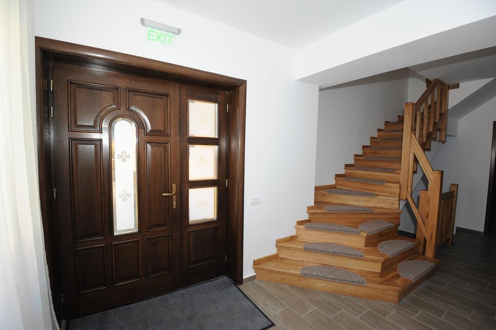 Casa Tad Hotell Buşteni Eksteriør bilde